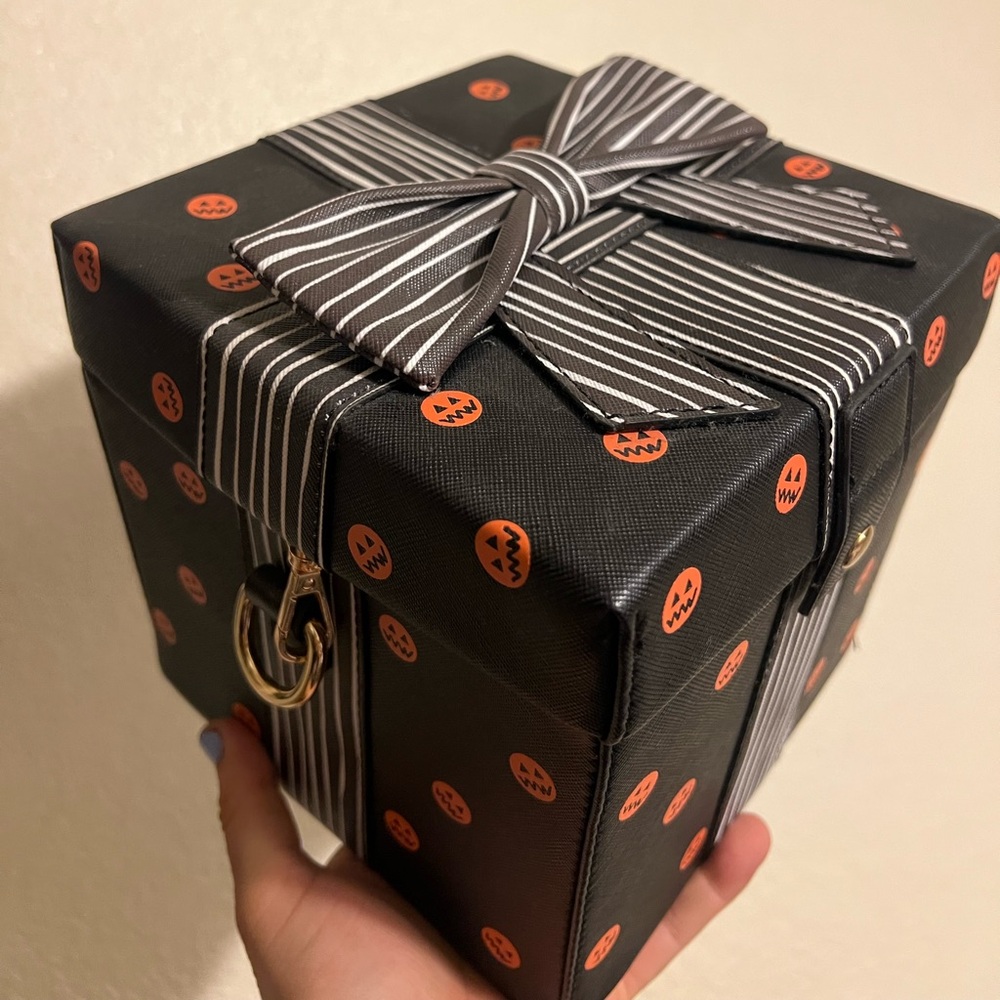Like New backstitch bruja Gift Box with Striped Bow purse